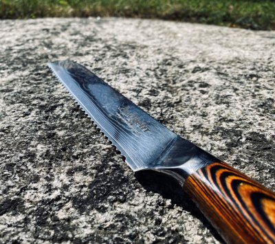 Audgeirr bread knife cloe view