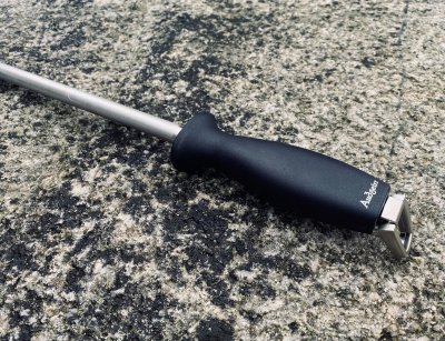 Handtag med upphängning